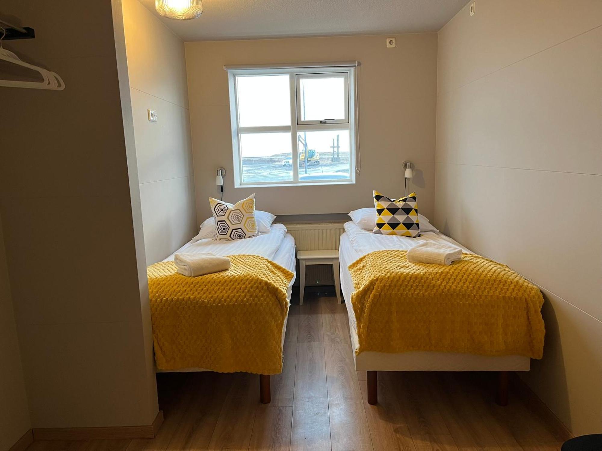 Guesthouse Hvammur By The Harbour เฮิฟน์ ภายนอก รูปภาพ